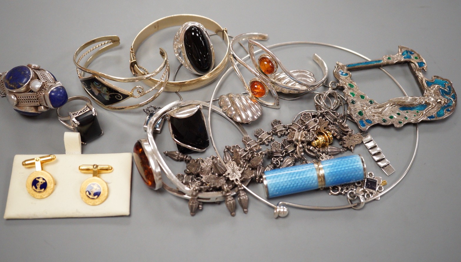 A quantity of assorted mainly costume jewellery, including white metal and lapis lazuli pendant, silver and amber hinged bangle, silver and enamelled scent flask (a.f.), necklace, cufflinks etc.